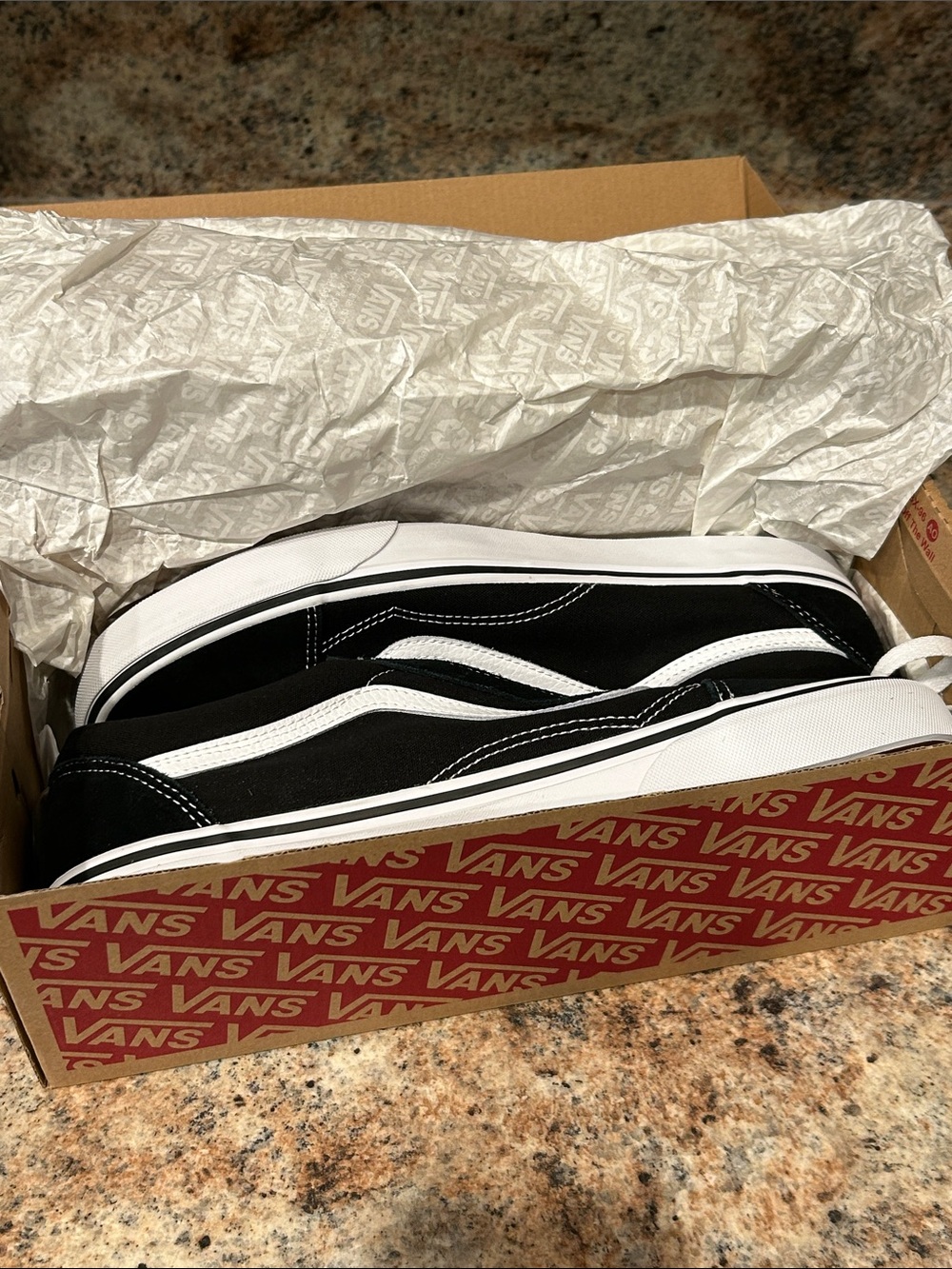 Van’s Old Skool Classic Black and White Skate Sneakers - Men's 11 New w/box - Picture 8 of 8